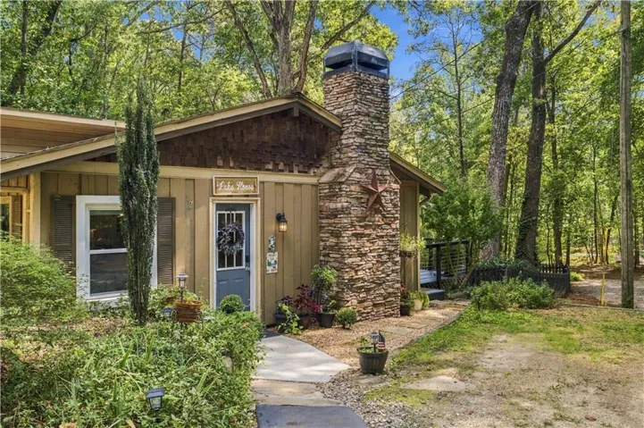 WELCOME HOME to 5945 Virginia Dr!!