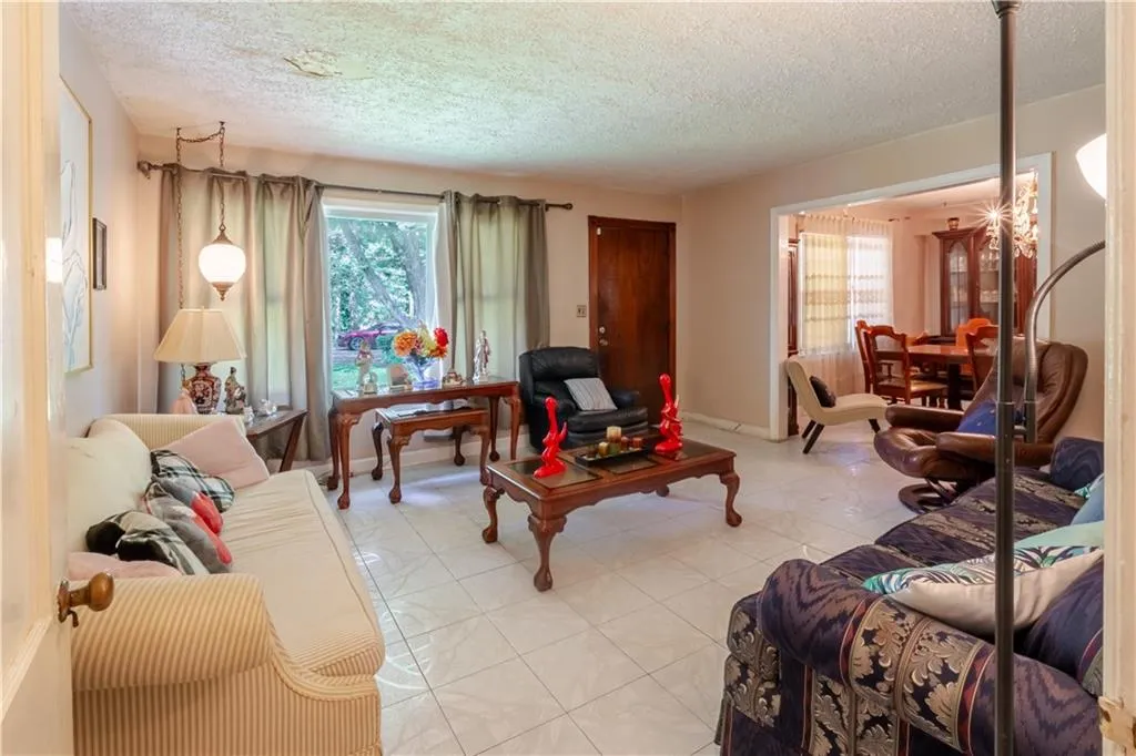 Georgia 30324, ,2 BathroomsBathrooms,Residential,For Sale,7641252