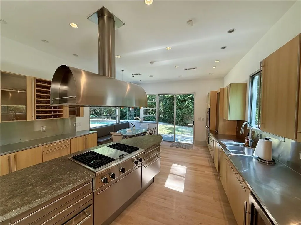 1775 Mount Paran Road Nw, Atlanta, Georgia 30327, 3 Bedrooms Bedrooms, ,3 BathroomsBathrooms,Residential,For Sale,1775 Mount Paran Road Nw,7640318