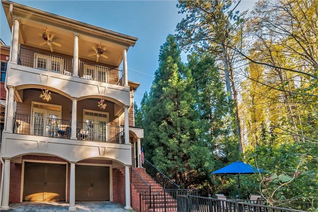 5441 Battery Lane Unit 23, Atlanta, Georgia 30342, 4 Bedrooms Bedrooms, ,2 BathroomsBathrooms,Residential,Sold,5441 Battery Lane Unit 23,6104213