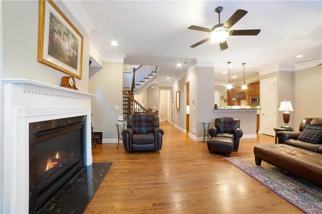 5441 Battery Lane Unit 23, Atlanta, Georgia 30342, 4 Bedrooms Bedrooms, ,2 BathroomsBathrooms,Residential,Sold,5441 Battery Lane Unit 23,6104213