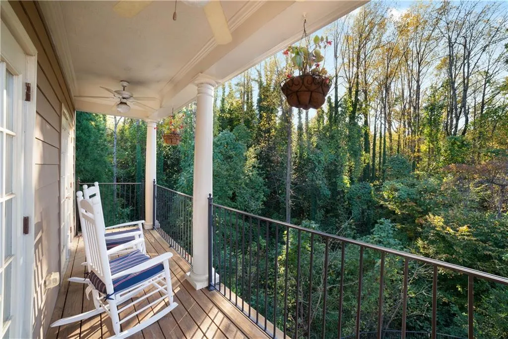 5441 Battery Lane Unit 23, Atlanta, Georgia 30342, 4 Bedrooms Bedrooms, ,2 BathroomsBathrooms,Residential,Sold,5441 Battery Lane Unit 23,6104213