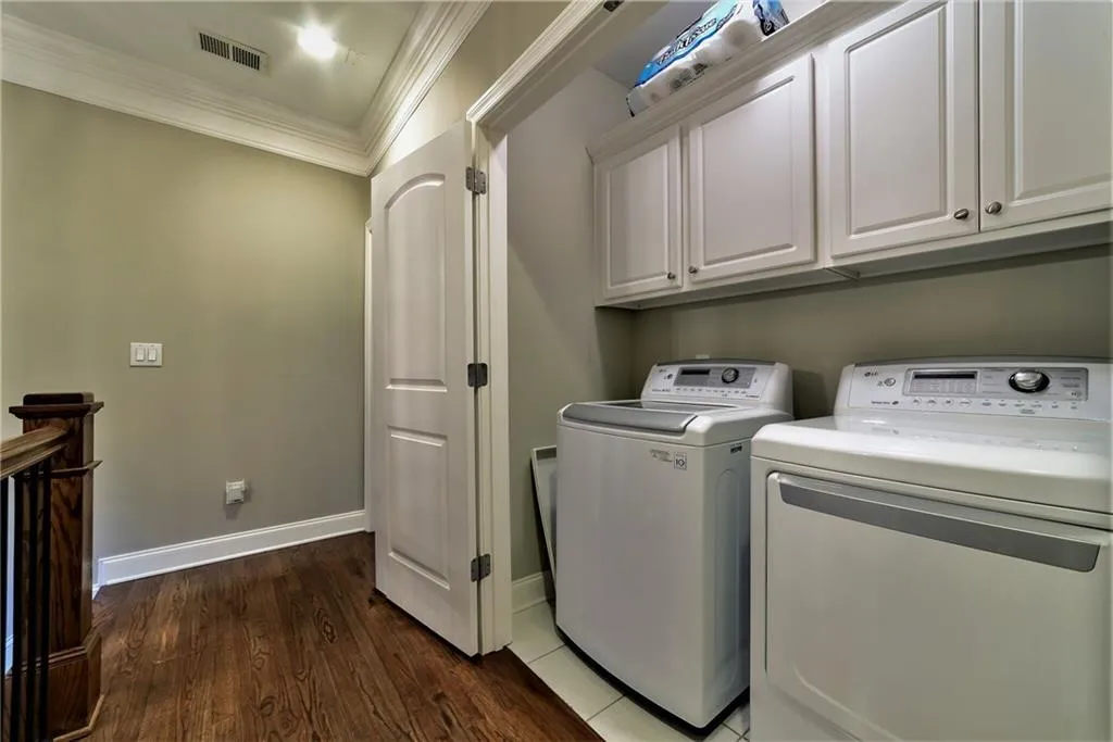 5441 Battery Lane Unit 23, Atlanta, Georgia 30342, 4 Bedrooms Bedrooms, ,2 BathroomsBathrooms,Residential,Sold,5441 Battery Lane Unit 23,6104213