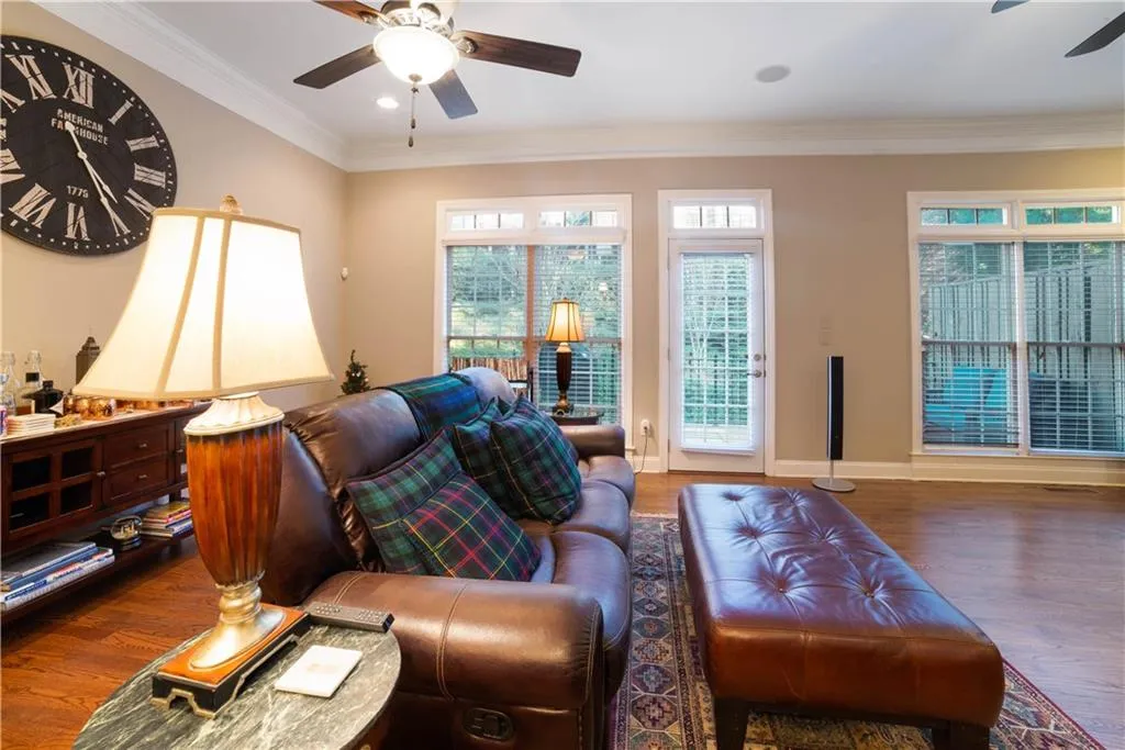 5441 Battery Lane Unit 23, Atlanta, Georgia 30342, 4 Bedrooms Bedrooms, ,2 BathroomsBathrooms,Residential,Sold,5441 Battery Lane Unit 23,6104213