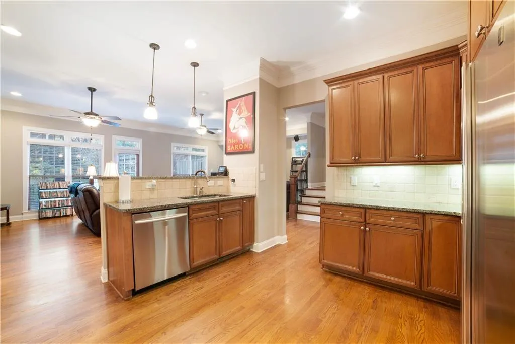5441 Battery Lane Unit 23, Atlanta, Georgia 30342, 4 Bedrooms Bedrooms, ,2 BathroomsBathrooms,Residential,Sold,5441 Battery Lane Unit 23,6104213