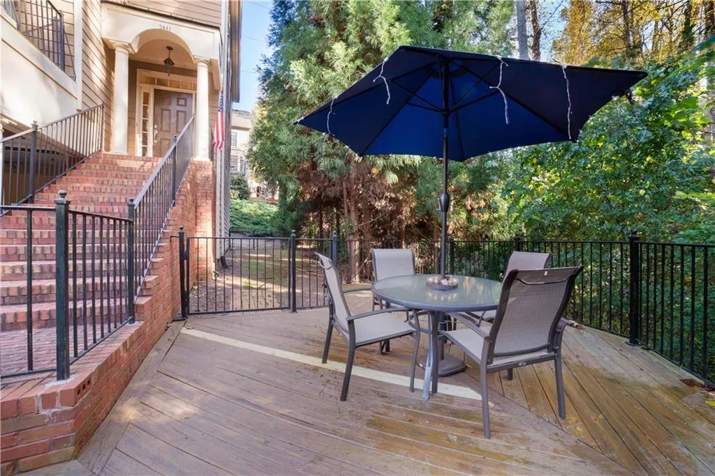 5441 Battery Lane Unit 23, Atlanta, Georgia 30342, 4 Bedrooms Bedrooms, ,2 BathroomsBathrooms,Residential,Sold,5441 Battery Lane Unit 23,6104213