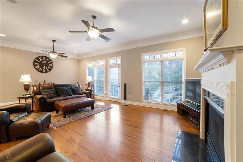 5441 Battery Lane Unit 23, Atlanta, Georgia 30342, 4 Bedrooms Bedrooms, ,2 BathroomsBathrooms,Residential,Sold,5441 Battery Lane Unit 23,6104213