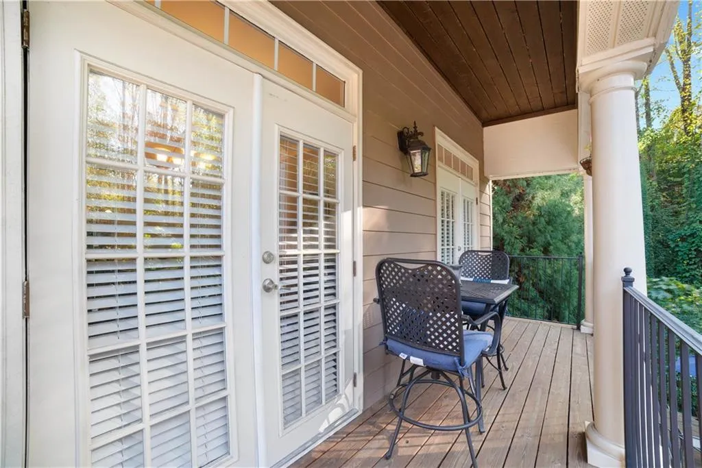 5441 Battery Lane Unit 23, Atlanta, Georgia 30342, 4 Bedrooms Bedrooms, ,2 BathroomsBathrooms,Residential,Sold,5441 Battery Lane Unit 23,6104213