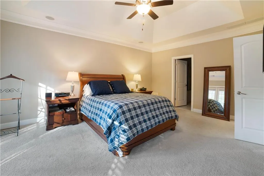 5441 Battery Lane Unit 23, Atlanta, Georgia 30342, 4 Bedrooms Bedrooms, ,2 BathroomsBathrooms,Residential,Sold,5441 Battery Lane Unit 23,6104213