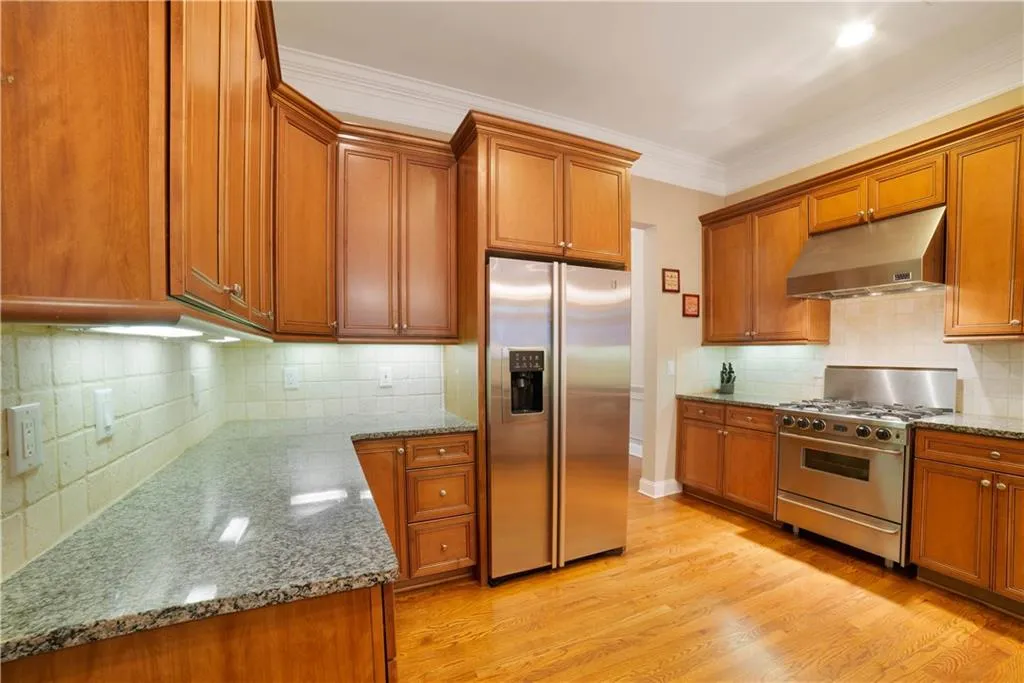 5441 Battery Lane Unit 23, Atlanta, Georgia 30342, 4 Bedrooms Bedrooms, ,2 BathroomsBathrooms,Residential,Sold,5441 Battery Lane Unit 23,6104213