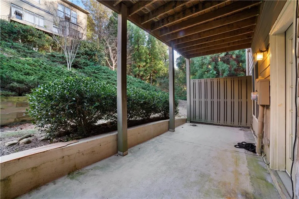 5441 Battery Lane Unit 23, Atlanta, Georgia 30342, 4 Bedrooms Bedrooms, ,2 BathroomsBathrooms,Residential,Sold,5441 Battery Lane Unit 23,6104213
