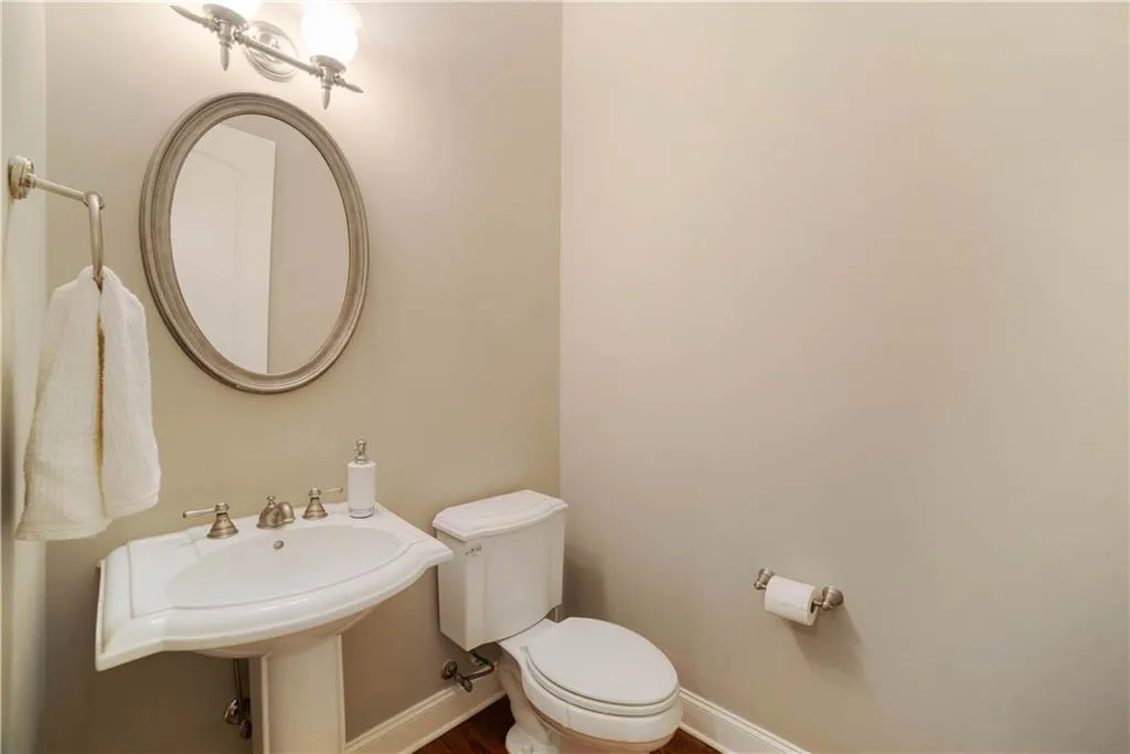 5441 Battery Lane Unit 23, Atlanta, Georgia 30342, 4 Bedrooms Bedrooms, ,2 BathroomsBathrooms,Residential,Sold,5441 Battery Lane Unit 23,6104213