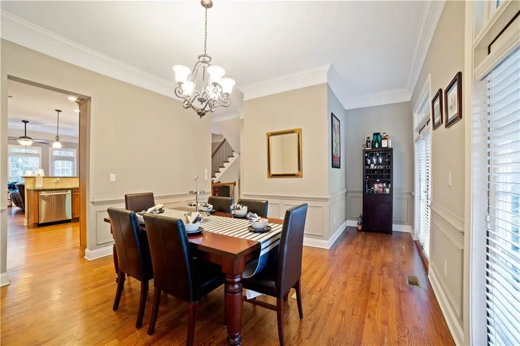 5441 Battery Lane Unit 23, Atlanta, Georgia 30342, 4 Bedrooms Bedrooms, ,2 BathroomsBathrooms,Residential,Sold,5441 Battery Lane Unit 23,6104213