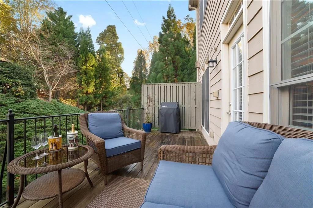5441 Battery Lane Unit 23, Atlanta, Georgia 30342, 4 Bedrooms Bedrooms, ,2 BathroomsBathrooms,Residential,Sold,5441 Battery Lane Unit 23,6104213