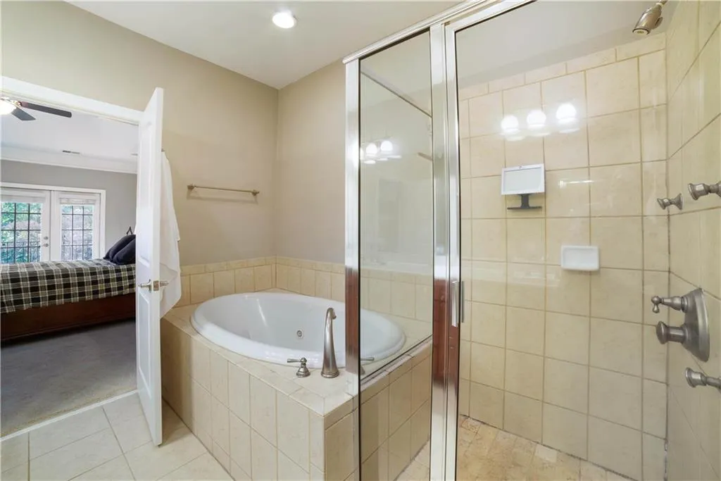 5441 Battery Lane Unit 23, Atlanta, Georgia 30342, 4 Bedrooms Bedrooms, ,2 BathroomsBathrooms,Residential,Sold,5441 Battery Lane Unit 23,6104213