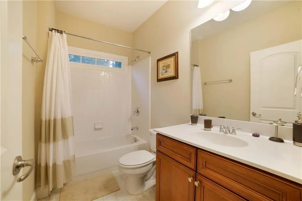 5441 Battery Lane Unit 23, Atlanta, Georgia 30342, 4 Bedrooms Bedrooms, ,2 BathroomsBathrooms,Residential,Sold,5441 Battery Lane Unit 23,6104213