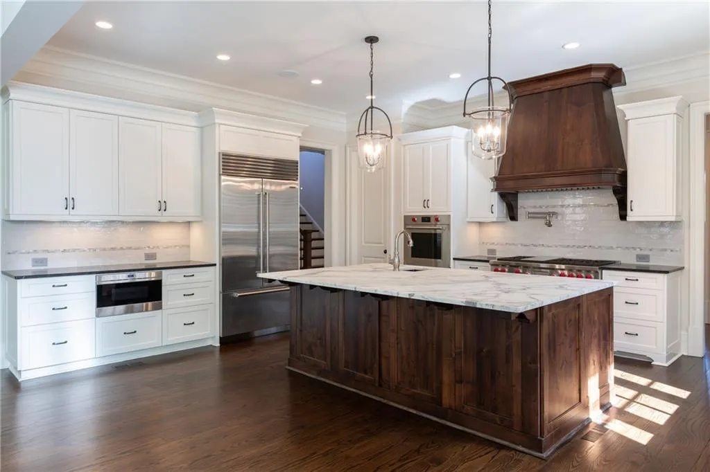200 Rivermere Way, Sandy Springs, Georgia 30350, 6 Bedrooms Bedrooms, ,6 BathroomsBathrooms,Residential,For Sale,200 Rivermere Way,7536666