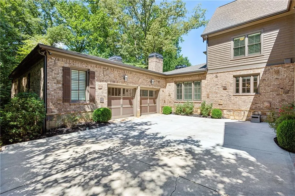 200 Rivermere Way, Sandy Springs, Georgia 30350, 6 Bedrooms Bedrooms, ,6 BathroomsBathrooms,Residential,For Sale,200 Rivermere Way,7536666