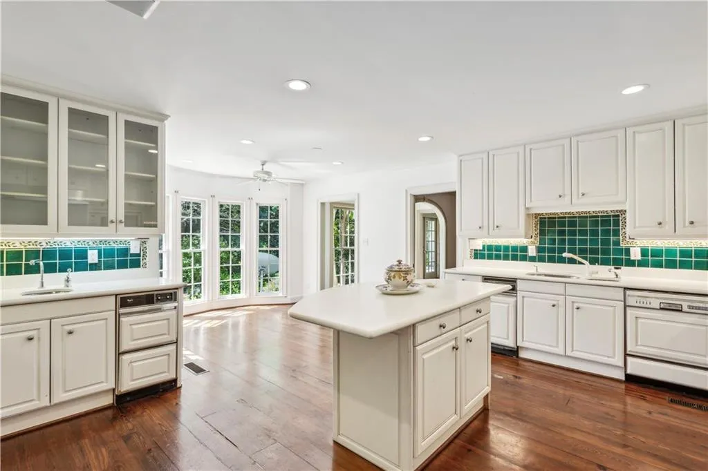 216 Mount Paran Road, Atlanta, Georgia 30327, 8 Bedrooms Bedrooms, ,6 BathroomsBathrooms,Residential,Sold,216 Mount Paran Road,7372969