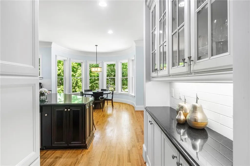 390 Franklin Road, Atlanta, Georgia 30342, 6 Bedrooms Bedrooms, ,5 BathroomsBathrooms,Residential,Sold,390 Franklin Road,7208001