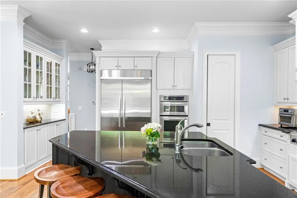 390 Franklin Road, Atlanta, Georgia 30342, 6 Bedrooms Bedrooms, ,5 BathroomsBathrooms,Residential,Sold,390 Franklin Road,7208001