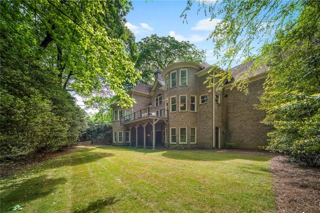 390 Franklin Road, Atlanta, Georgia 30342, 6 Bedrooms Bedrooms, ,5 BathroomsBathrooms,Residential,Sold,390 Franklin Road,7208001