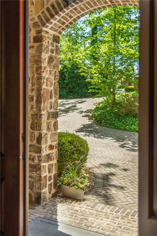 390 Franklin Road, Atlanta, Georgia 30342, 6 Bedrooms Bedrooms, ,5 BathroomsBathrooms,Residential,Sold,390 Franklin Road,7208001