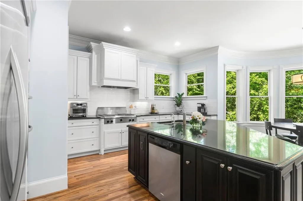 390 Franklin Road, Atlanta, Georgia 30342, 6 Bedrooms Bedrooms, ,5 BathroomsBathrooms,Residential,Sold,390 Franklin Road,7208001