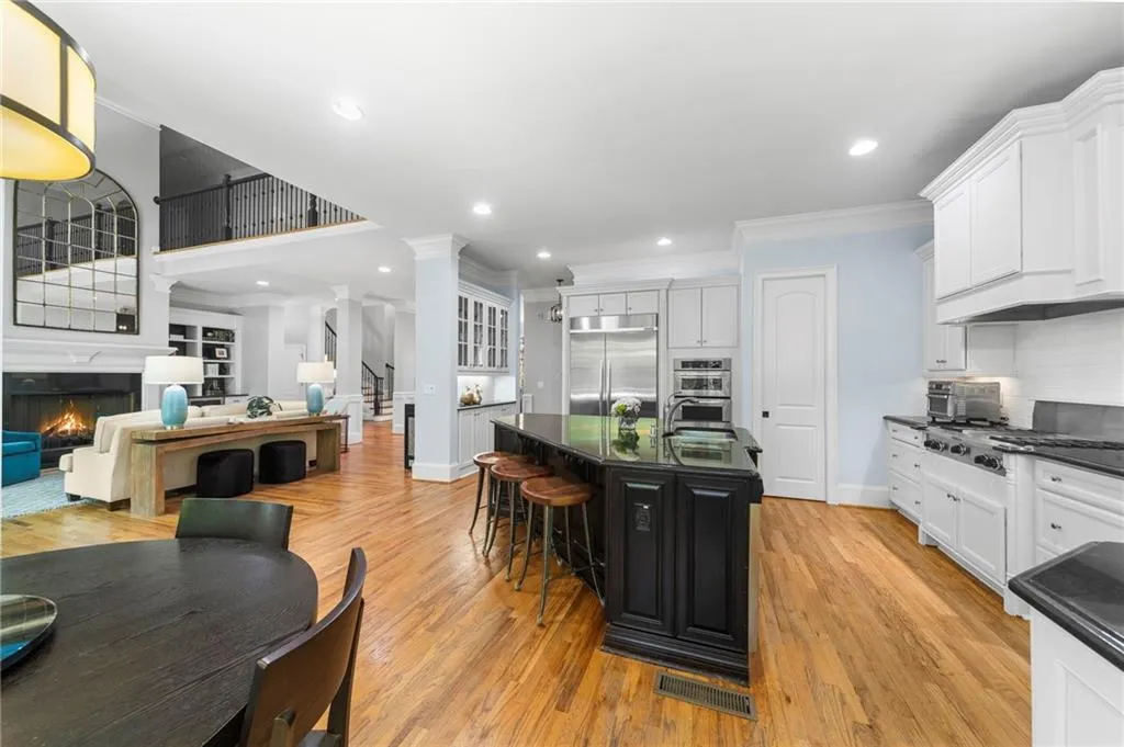 390 Franklin Road, Atlanta, Georgia 30342, 6 Bedrooms Bedrooms, ,5 BathroomsBathrooms,Residential,Sold,390 Franklin Road,7208001