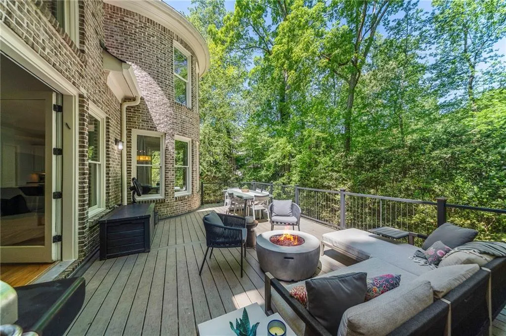 390 Franklin Road, Atlanta, Georgia 30342, 6 Bedrooms Bedrooms, ,5 BathroomsBathrooms,Residential,Sold,390 Franklin Road,7208001