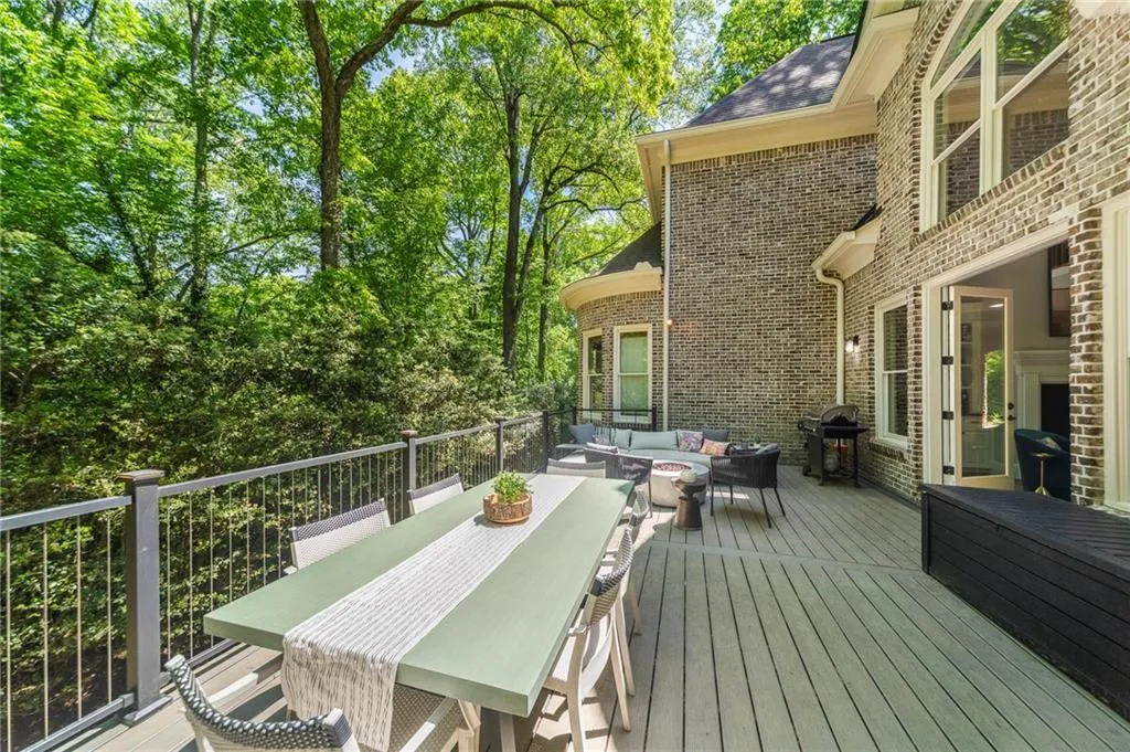 390 Franklin Road, Atlanta, Georgia 30342, 6 Bedrooms Bedrooms, ,5 BathroomsBathrooms,Residential,Sold,390 Franklin Road,7208001