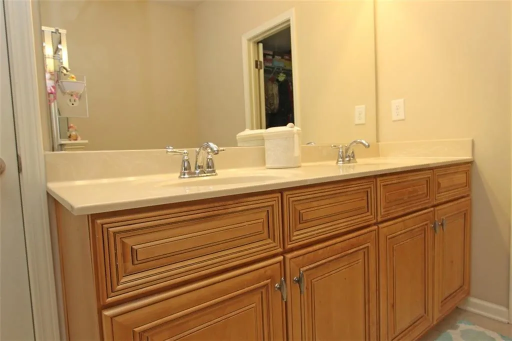 7235 Highland Bluff Ne, Sandy Springs, Georgia 30328, 3 Bedrooms Bedrooms, ,3 BathroomsBathrooms,Residential,Sold,7235 Highland Bluff Ne,5660085