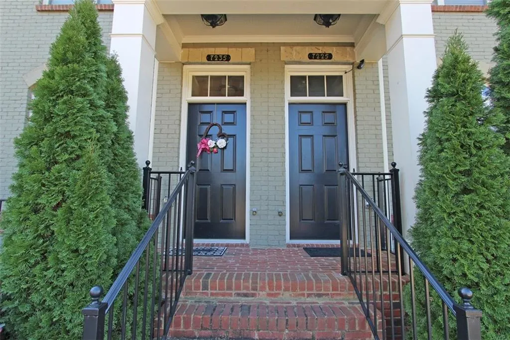 7235 Highland Bluff Ne, Sandy Springs, Georgia 30328, 3 Bedrooms Bedrooms, ,3 BathroomsBathrooms,Residential,Sold,7235 Highland Bluff Ne,5660085