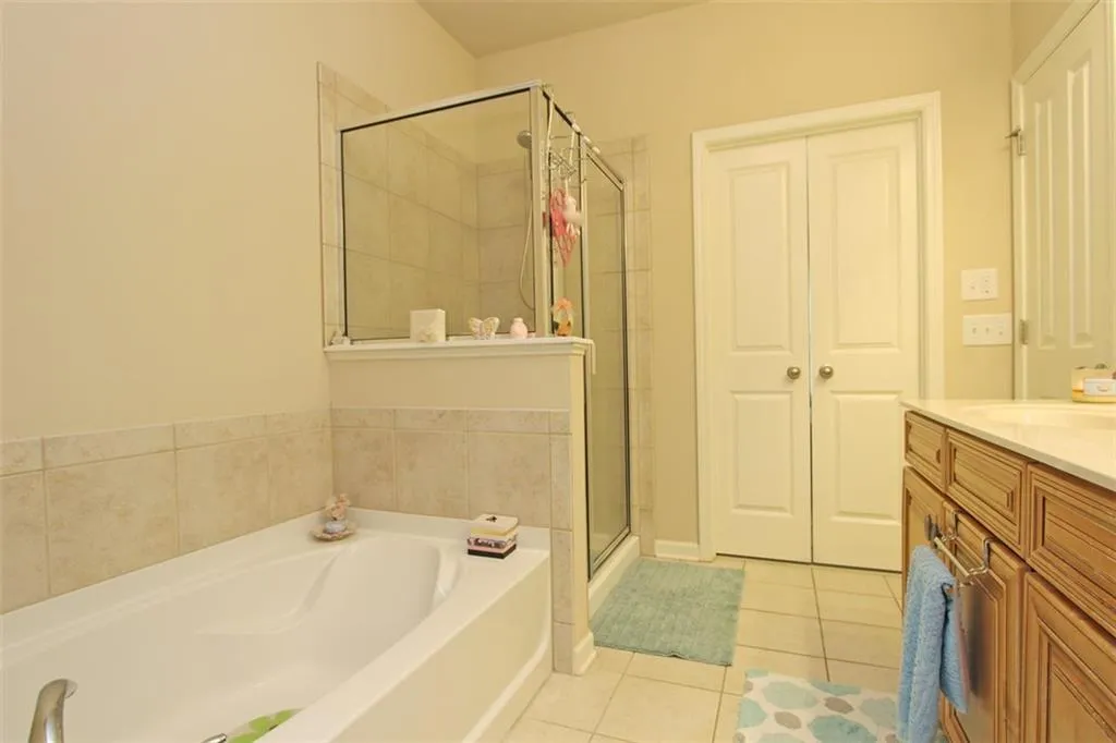 7235 Highland Bluff Ne, Sandy Springs, Georgia 30328, 3 Bedrooms Bedrooms, ,3 BathroomsBathrooms,Residential,Sold,7235 Highland Bluff Ne,5660085