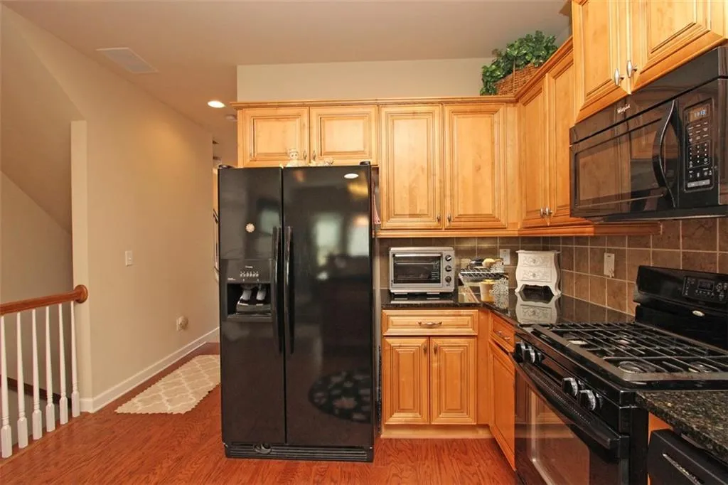 7235 Highland Bluff Ne, Sandy Springs, Georgia 30328, 3 Bedrooms Bedrooms, ,3 BathroomsBathrooms,Residential,Sold,7235 Highland Bluff Ne,5660085