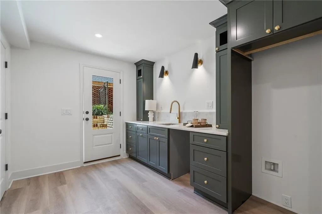 Terrace level kitchenette