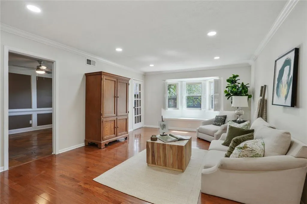 6851 Roswell Road Unit D-6, Atlanta, Georgia 30328, 3 Bedrooms Bedrooms, ,2 BathroomsBathrooms,Residential,For Sale,6851 Roswell Road Unit D-6,7553748