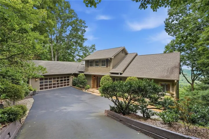 Beautiful 5BDR/3FB/2HB (2+ Levels) Country-Traditional home on quiet cul-de-sac street, one mile from amenities and seven minutes from Big Canoe Main Gate........And Oh!, those views!