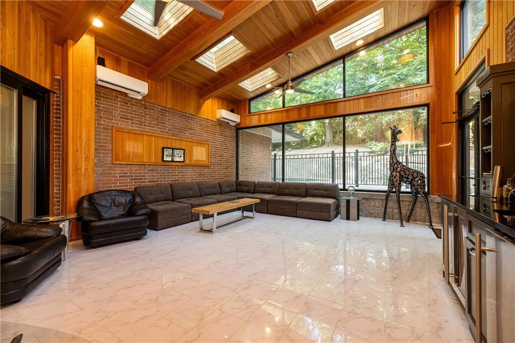 770 Kings Way Nw, Atlanta, Georgia 30327, 4 Bedrooms Bedrooms, 0 ,4 BathroomsBathrooms,Residential,For Sale,770 Kings Way Nw,7774585