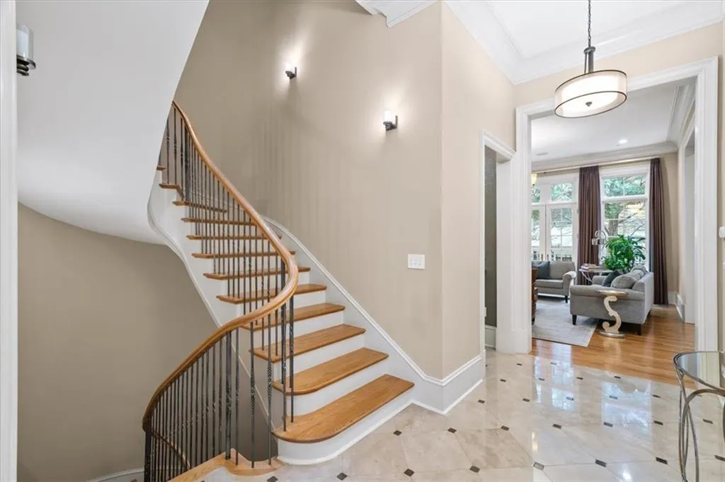 2640 Peachtree Road Nw Unit 3, Atlanta, Georgia 30305, 4 Bedrooms Bedrooms, 0 ,4 BathroomsBathrooms,Residential,For Sale,2640 Peachtree Road Nw Unit 3,7723260