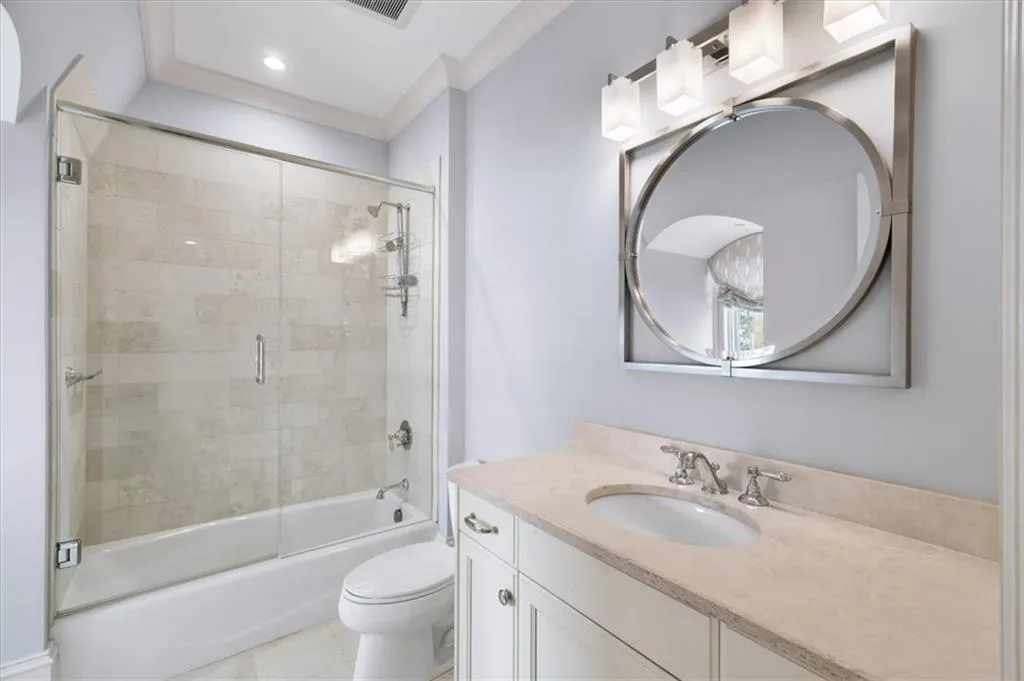 Bedroom 3 Ensuite Bath
