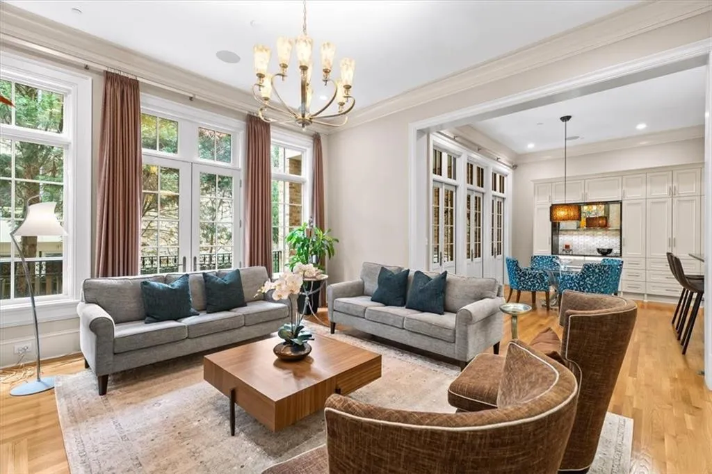 2640 Peachtree Road Nw Unit 3, Atlanta, Georgia 30305, 4 Bedrooms Bedrooms, 0 ,4 BathroomsBathrooms,Residential,For Sale,2640 Peachtree Road Nw Unit 3,7723260