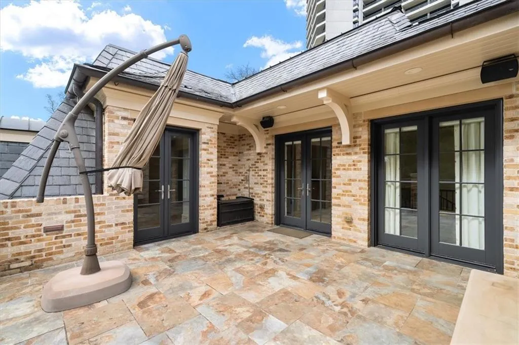 Third floor open patio
