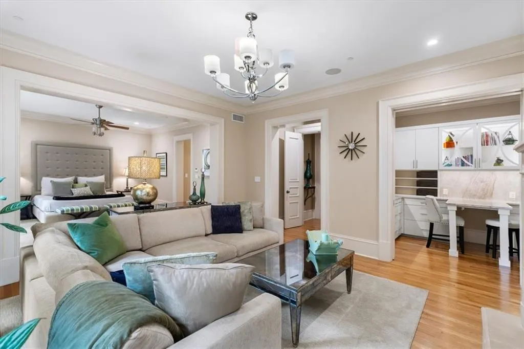 2640 Peachtree Road Nw Unit 3, Atlanta, Georgia 30305, 4 Bedrooms Bedrooms, 0 ,4 BathroomsBathrooms,Residential,For Sale,2640 Peachtree Road Nw Unit 3,7723260