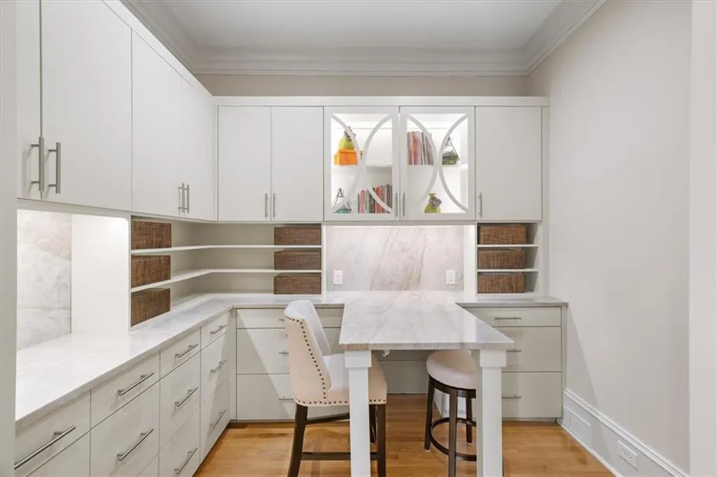 2640 Peachtree Road Nw Unit 3, Atlanta, Georgia 30305, 4 Bedrooms Bedrooms, 0 ,4 BathroomsBathrooms,Residential,For Sale,2640 Peachtree Road Nw Unit 3,7723260
