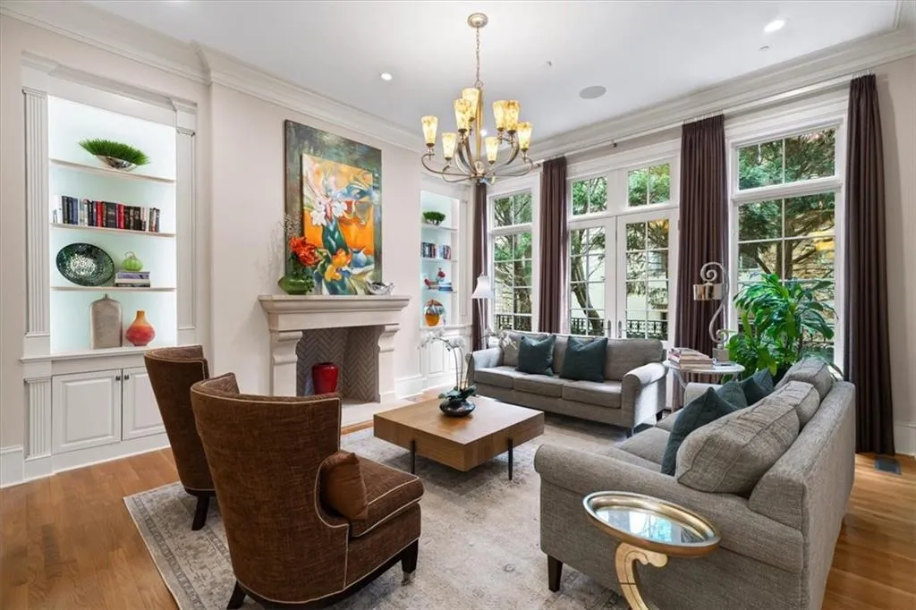 2640 Peachtree Road Nw Unit 3, Atlanta, Georgia 30305, 4 Bedrooms Bedrooms, 0 ,4 BathroomsBathrooms,Residential,For Sale,2640 Peachtree Road Nw Unit 3,7723260