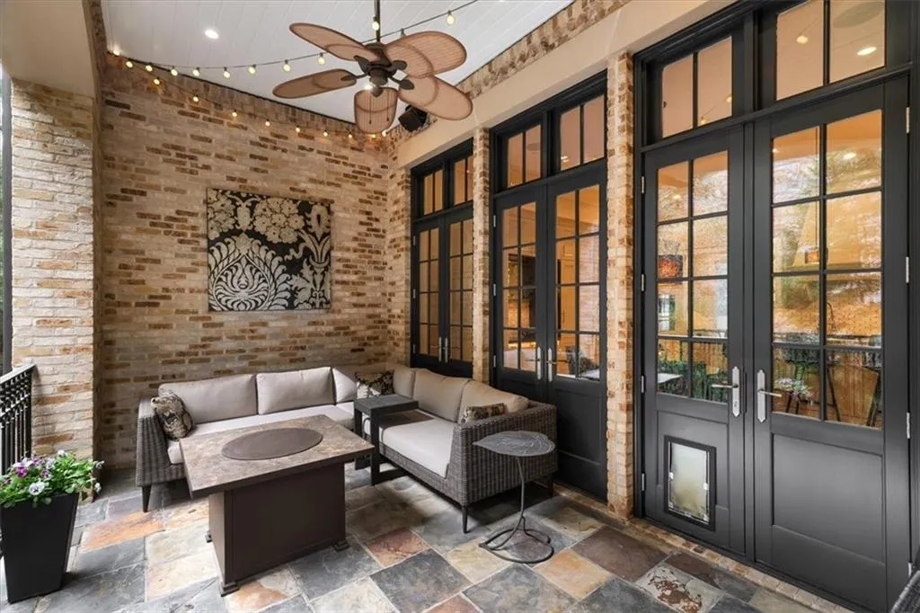 2640 Peachtree Road Nw Unit 3, Atlanta, Georgia 30305, 4 Bedrooms Bedrooms, 0 ,4 BathroomsBathrooms,Residential,For Sale,2640 Peachtree Road Nw Unit 3,7723260