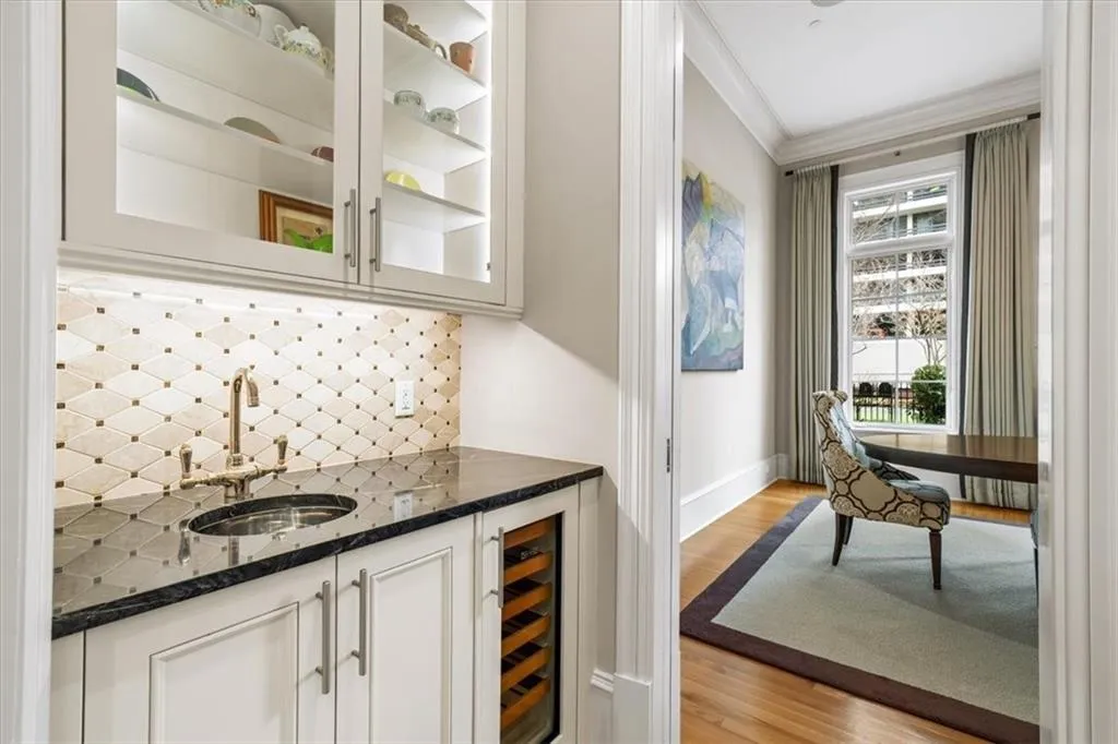 2640 Peachtree Road Nw Unit 3, Atlanta, Georgia 30305, 4 Bedrooms Bedrooms, 0 ,4 BathroomsBathrooms,Residential,For Sale,2640 Peachtree Road Nw Unit 3,7723260