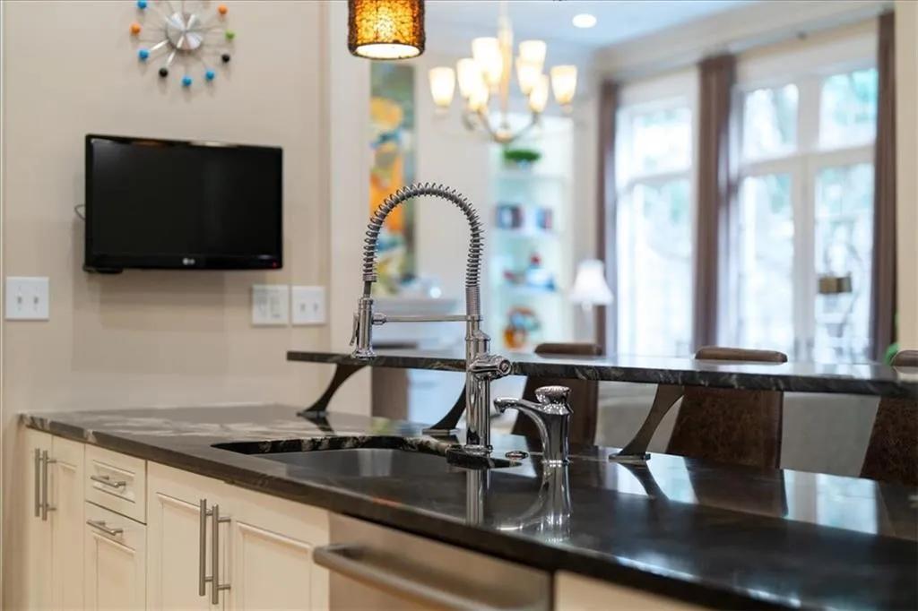 2640 Peachtree Road Nw Unit 3, Atlanta, Georgia 30305, 4 Bedrooms Bedrooms, 0 ,4 BathroomsBathrooms,Residential,For Sale,2640 Peachtree Road Nw Unit 3,7723260
