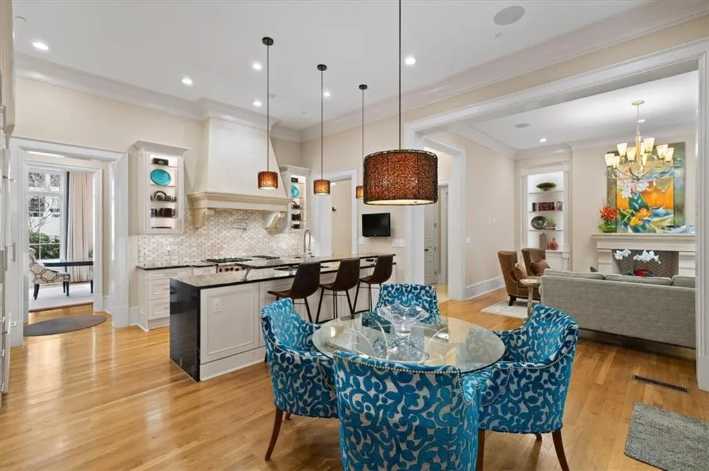 2640 Peachtree Road Nw Unit 3, Atlanta, Georgia 30305, 4 Bedrooms Bedrooms, 0 ,4 BathroomsBathrooms,Residential,For Sale,2640 Peachtree Road Nw Unit 3,7723260